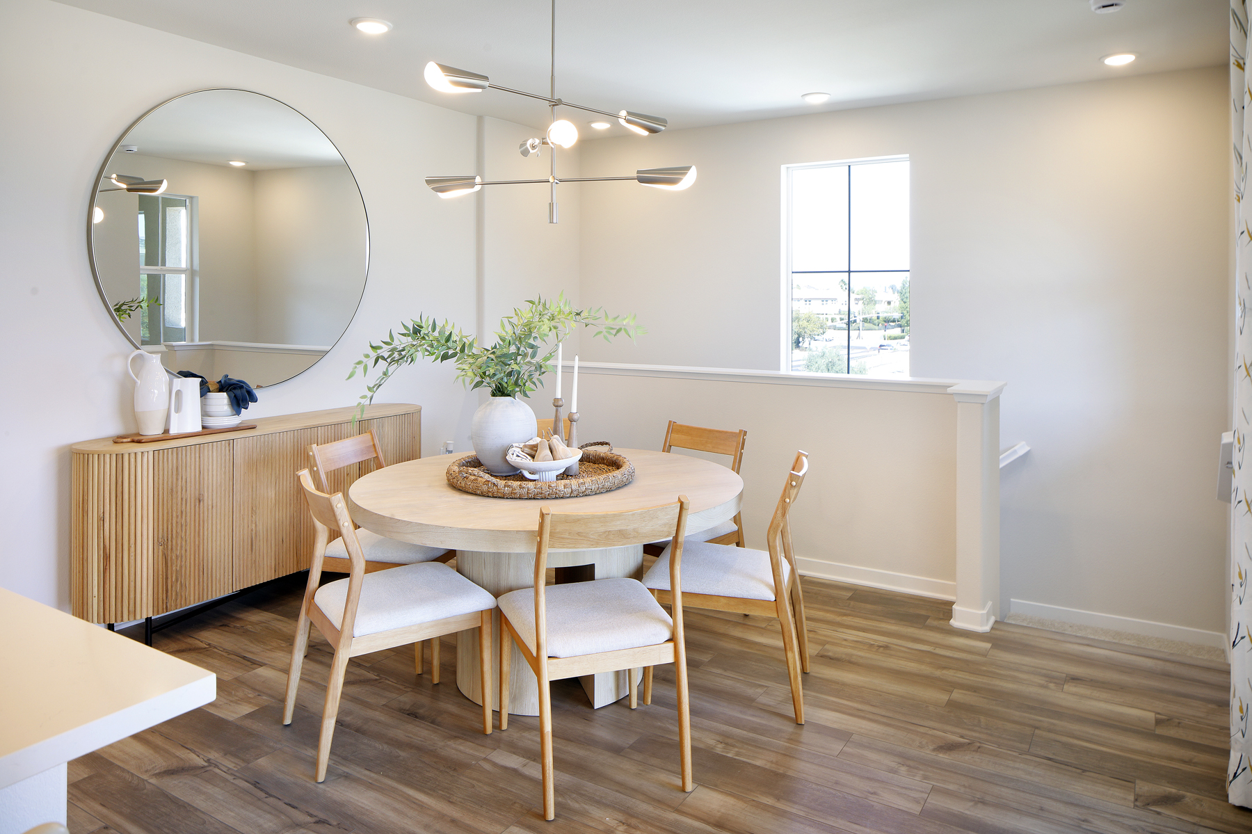A dining room with a round table.