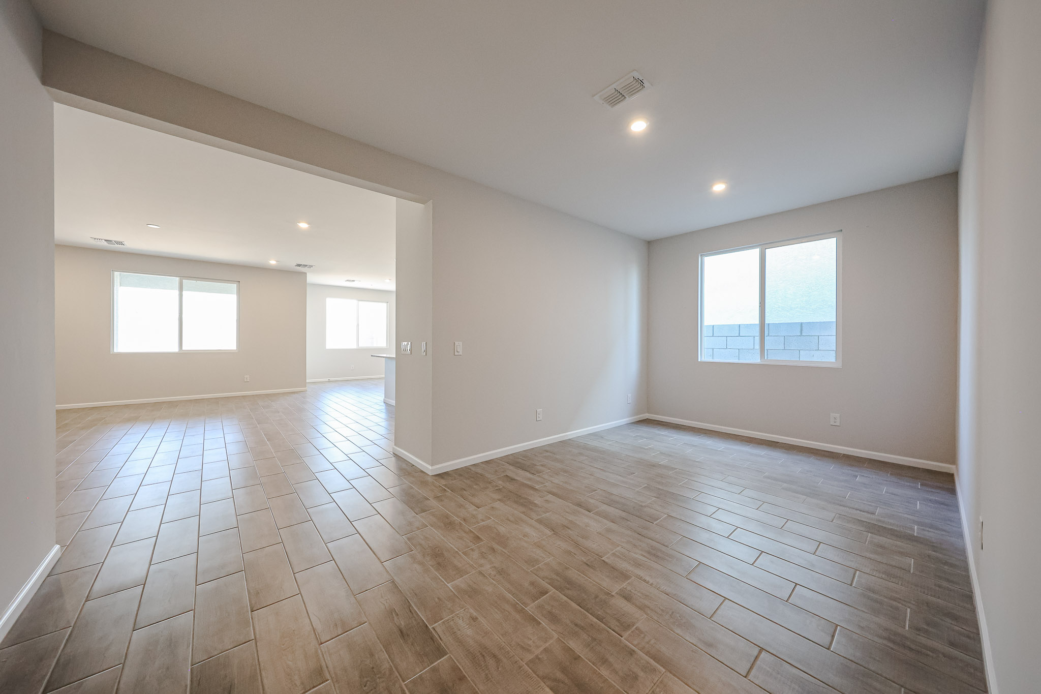 A room with a wood floor and windows.