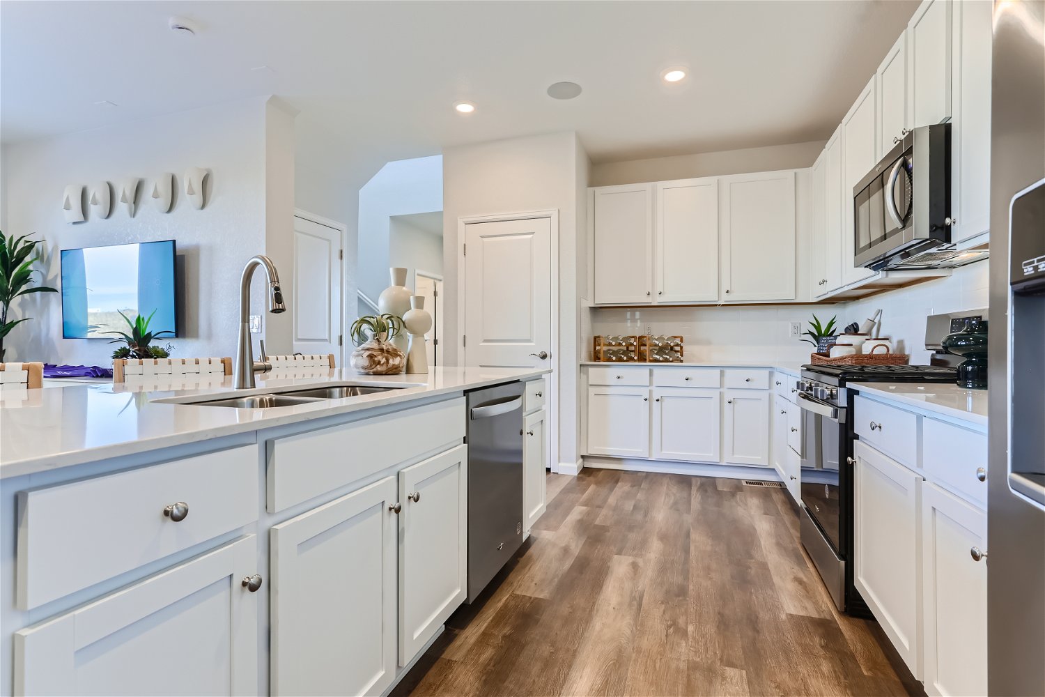 A kitchen with white cabinets.