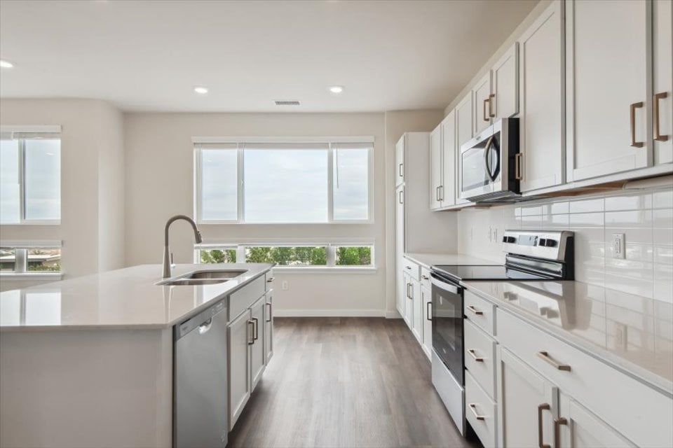 2305 485 Interlocken Blvd., #305
