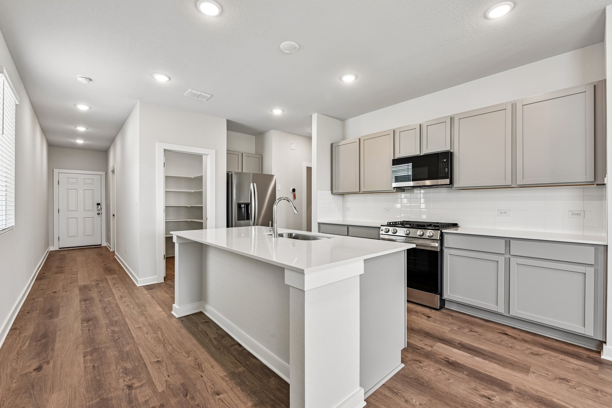 A kitchen with white cabinets.
