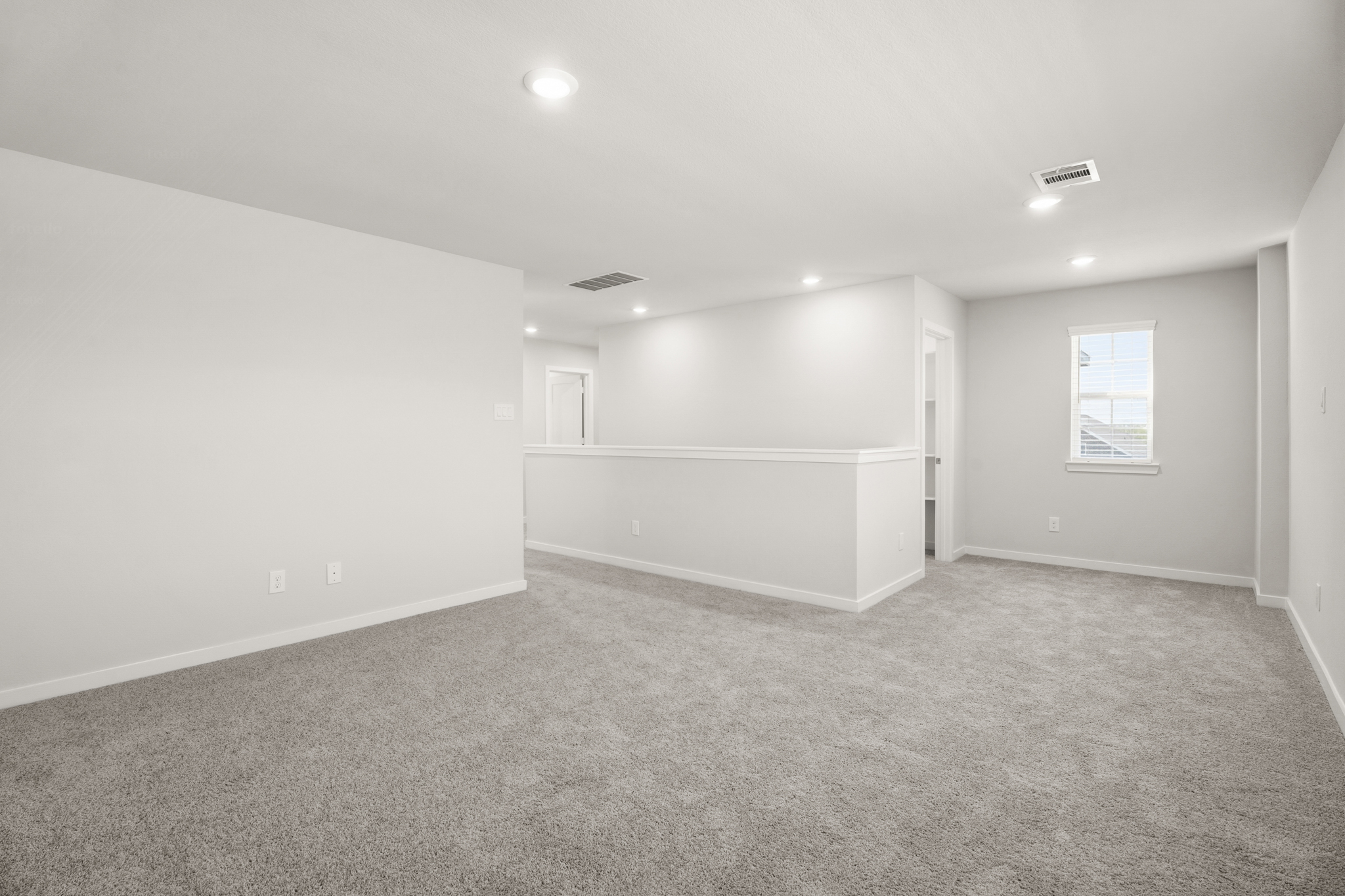 A room with a carpet and a carpet.