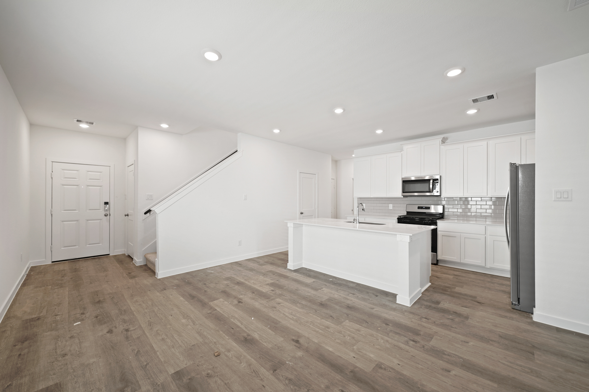 A kitchen with white cabinets.