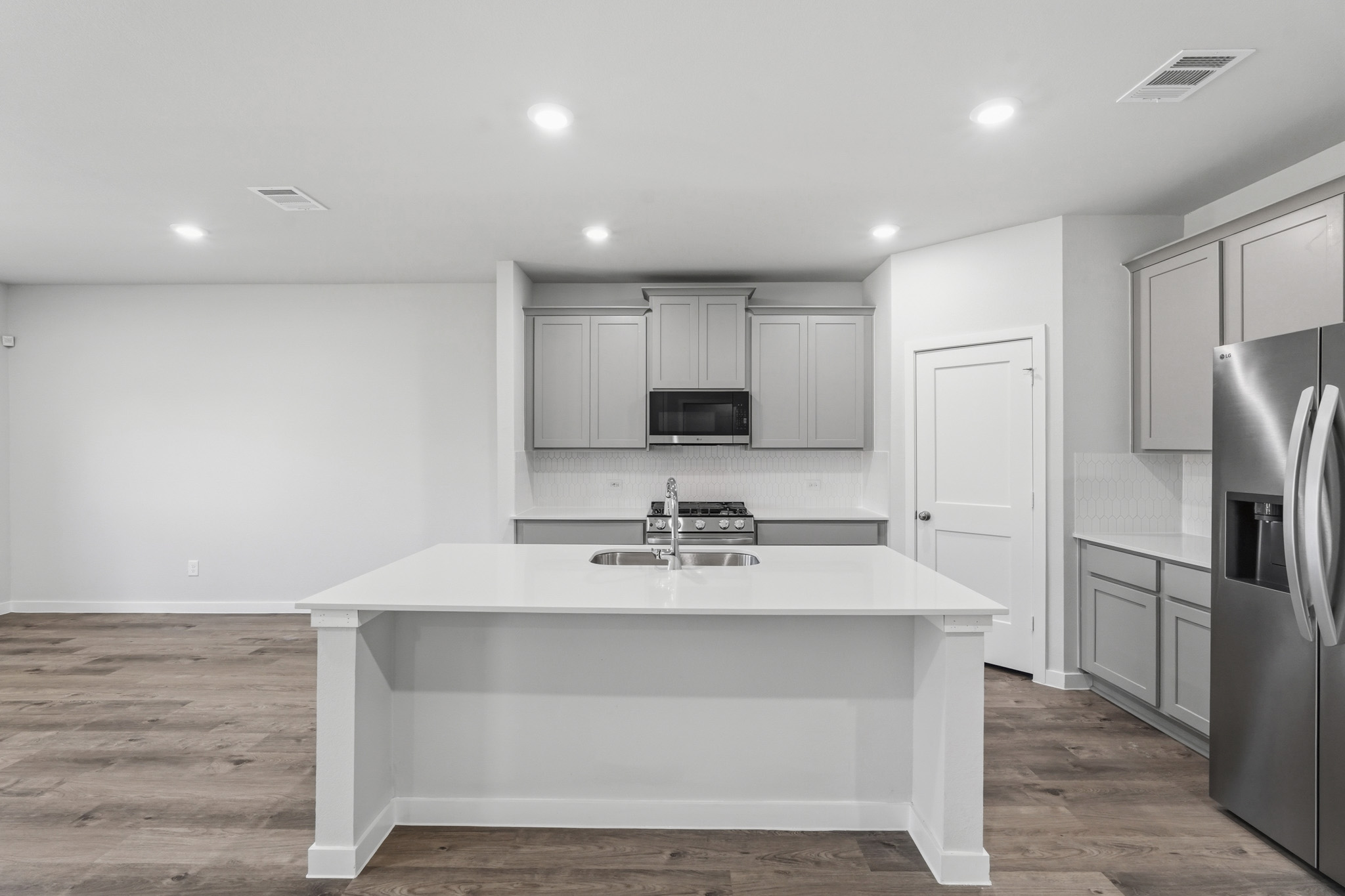 A kitchen with white cabinets.
