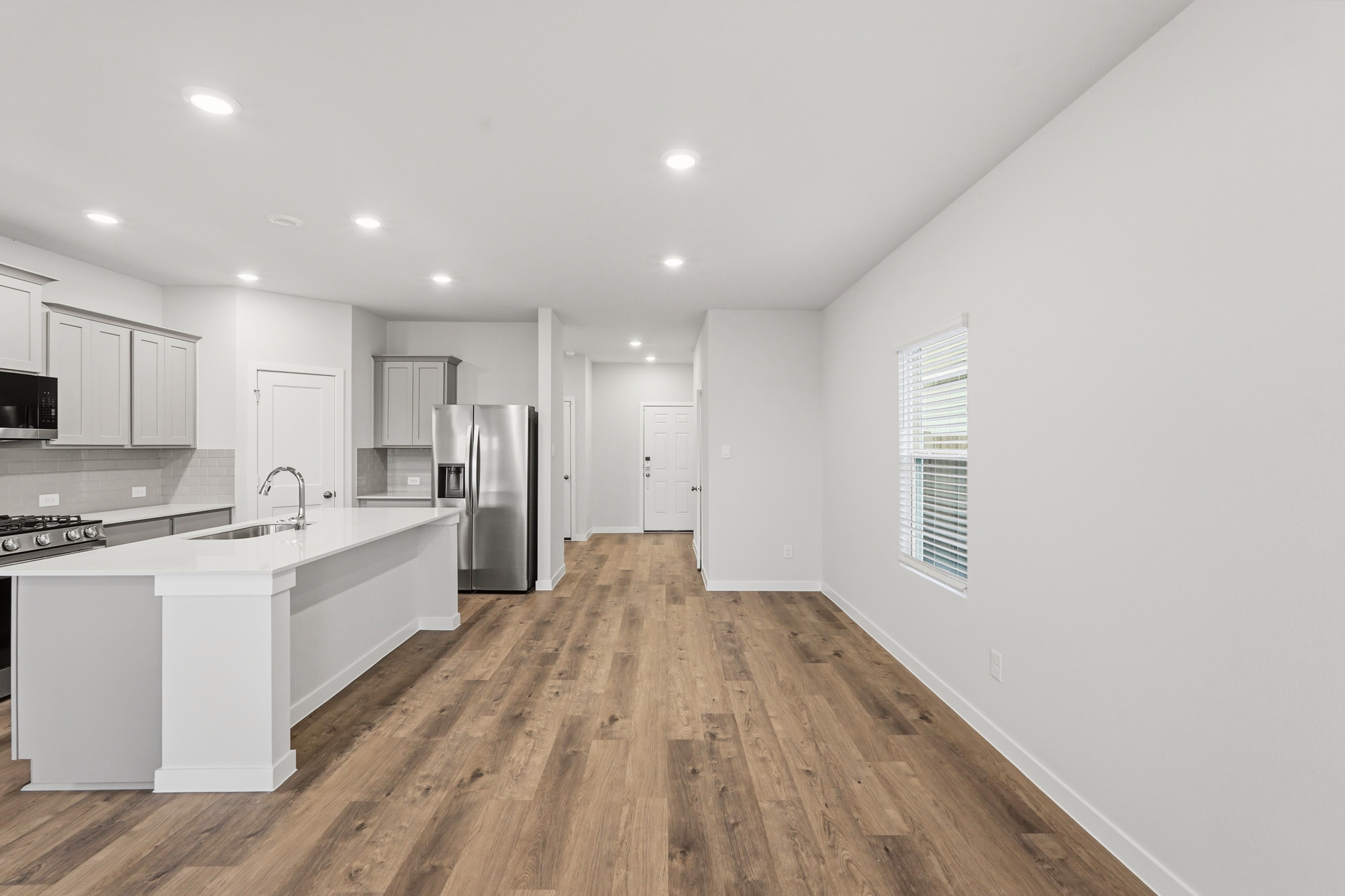 A kitchen with white cabinets.