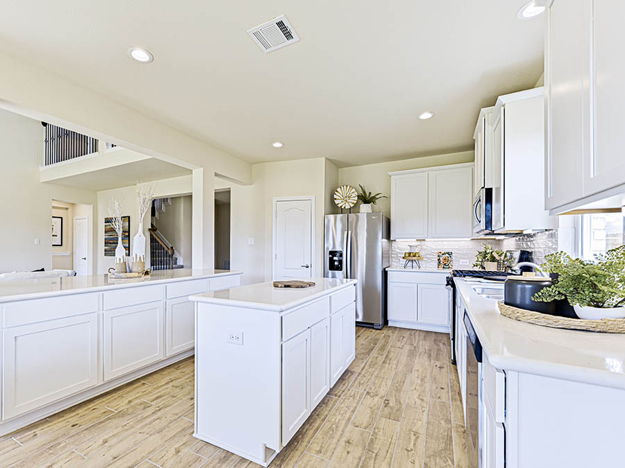 A kitchen with white cabinets.